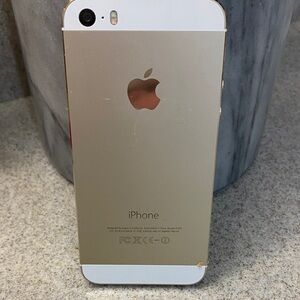 Apple iPhone in Elegant Gold and White